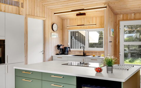 Ellen - 289M from the Sea: Appareil De Cuisine, Cuisine, Comptoir, Design Intérieur, Principaux Appliance, Bois, Meubles, Sol, Cabinetry, Électroménager