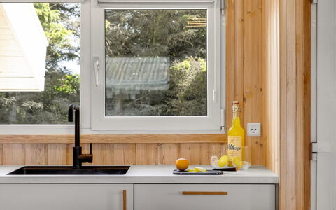 Ellen - 289M from the Sea: Bois, Design Intérieur, Comptoir, Luminaire Plomberie, Cuisine, Evier, Domicile, Robinet, Évier, Verre