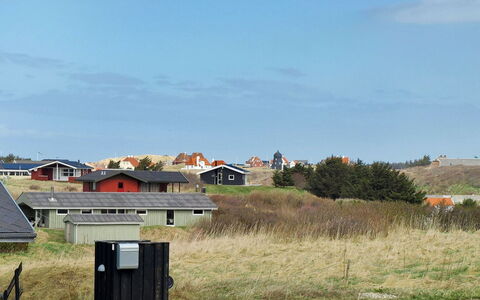 Alana - 346M from the Sea: Toit, Maison, Domicile, Chalet, Siding, Biens, Allée, Batiments Jardin, Cour, Cabanon