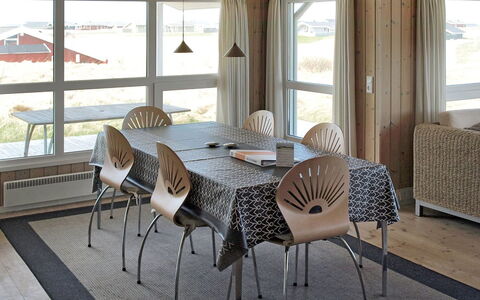 Alana - 346M from the Sea: Toit, Maison, Domicile, Chalet, Siding, Biens, Allée, Batiments Jardin, Cour, Cabanon
