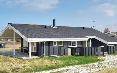 Alana - 346M from the Sea: Toit, Maison, Domicile, Chalet, Siding, Biens, Allée, Batiments Jardin, Cour, Cabanon