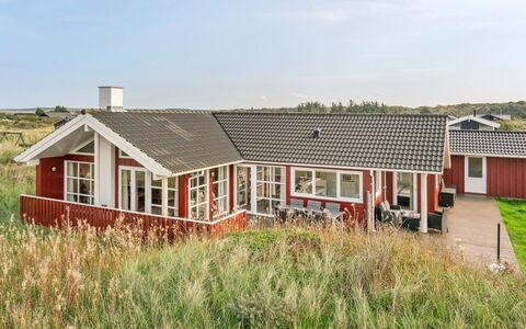 Iacobus - 400M from the Sea: Maison, Domicile, Toit, Chalet, Arbuste, Siding, Porte, Jardin, Ferme