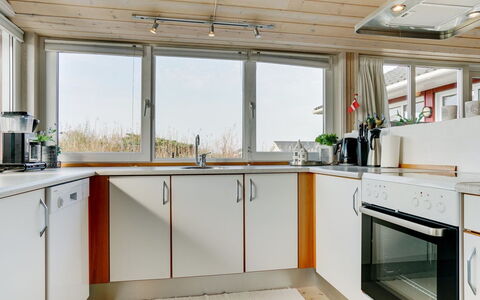 Iacobus - 400M from the Sea: Cuisine, Design Intérieur, Sol, Bois, Plafond, Comptoir, Meubles, Appareil De Cuisine, Sol, Principaux Appliance