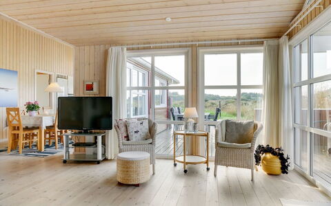Iacobus - 400M from the Sea: Bois, Sol, Design Intérieur, Meubles, Sol, Plafond, Parquet, Domicile, Salon, Porte