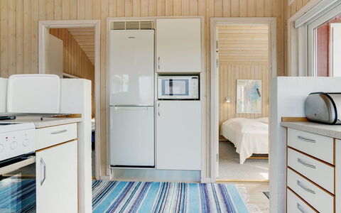 Iacobus - 400M from the Sea: Bois, Sol, Sol, Design Intérieur, Cuisine, Plafond, Principaux Appliance, Pièce, Parquet, Appareil De Cuisine