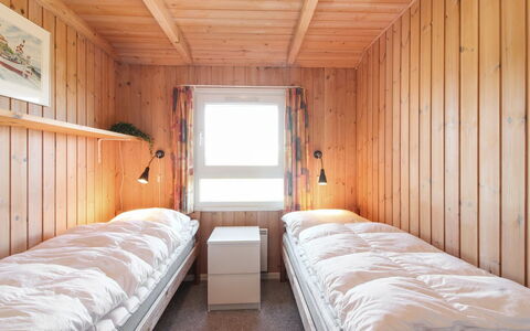 Diderik - 300M from the Sea: Bois, Chambre, Lit, Sol, Design Intérieur, Sol, Lit Superposé, Plafond, Drap De Lit, Literie