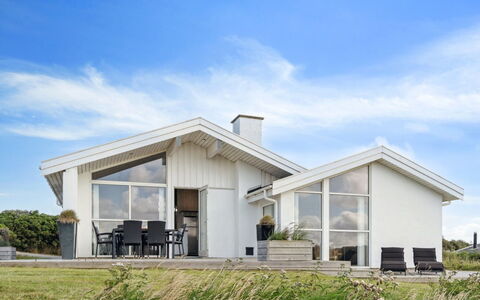 Ohto - 281M from the Sea: Bois, Tache De Bois, Planche, Dur, Chalet, Plate-Forme, Siding, Ombre, Parquet, Batiments Jardin