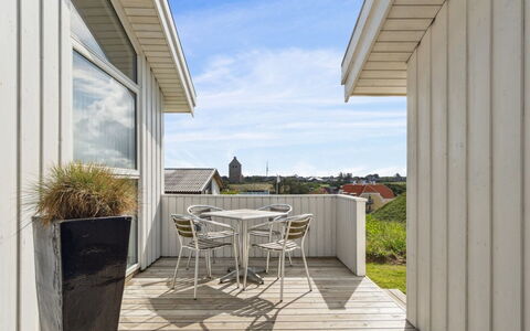 Ohto - 281M from the Sea: Bois, Tache De Bois, Planche, Dur, Chalet, Plate-Forme, Siding, Ombre, Parquet, Batiments Jardin