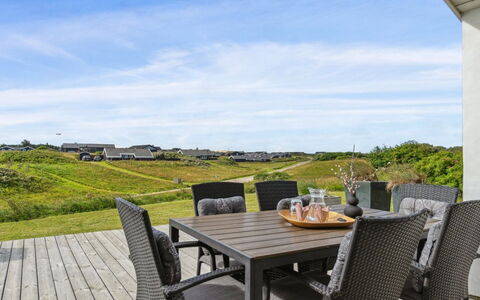 Ohto - 281M from the Sea: Bois, Tache De Bois, Planche, Dur, Chalet, Plate-Forme, Siding, Ombre, Parquet, Batiments Jardin