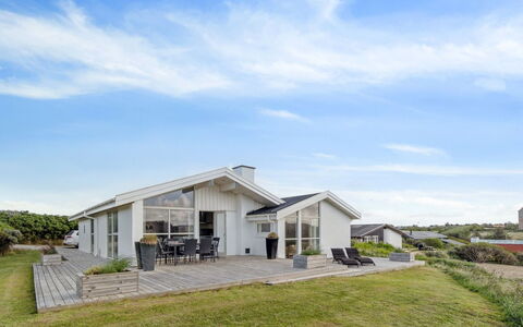Ohto - 281M from the Sea: Bois, Tache De Bois, Planche, Dur, Chalet, Plate-Forme, Siding, Ombre, Parquet, Batiments Jardin