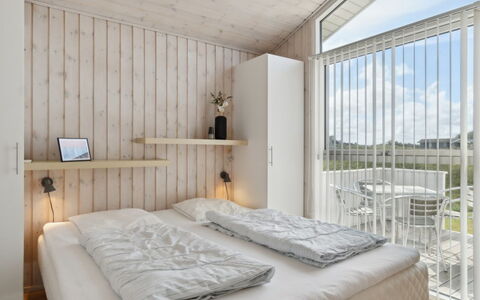 Ohto - 281M from the Sea: Bois, Plafond, Design Intérieur, Sol, Chambre, Appartement, Lit, Dur, Tache De Bois, Conception