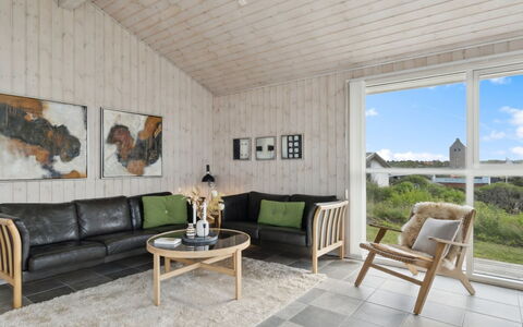 Ohto - 281M from the Sea: Bois, Sol, Sol, Design Intérieur, Meubles, Domicile, Salon, Parquet, Plafond, Canapé