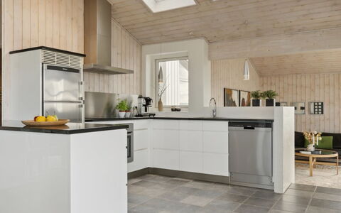 Ohto - 281M from the Sea: Cuisine, Sol, Comptoir, Meubles, Bois, Sol, Design Intérieur, Appareil De Cuisine, Cabinetry, Plafond