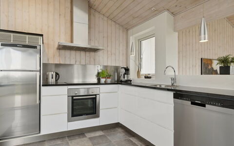 Ohto - 281M from the Sea: Sol, Cuisine, Comptoir, Bois, Appareil De Cuisine, Principaux Appliance, Design Intérieur, Plafond, Sol, Cabinetry