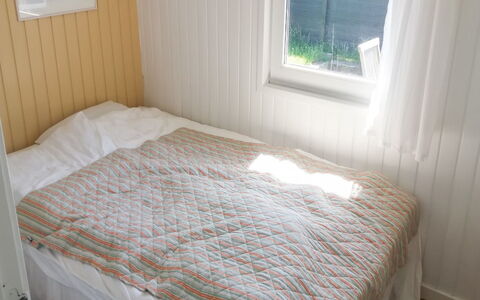 Gerlef - 382M from the Sea: Bois, Sol, Sol, Chambre, Design Intérieur, Linge, Drap De Lit, Pièce, Literie, Lit