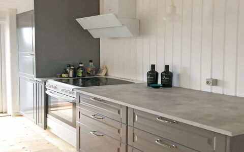 Gerlef - 382M from the Sea: Bois, Sol, Sol, Meubles, Cuisine, Cabinetry, Comptoir, Appareil De Cuisine