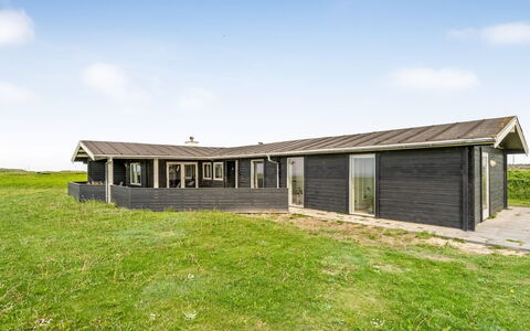Sinnika - 75M from the Sea: Maison, Domicile, Porte, Toit, Chalet, Biens, Jardin, Ombre, Siding, Cour