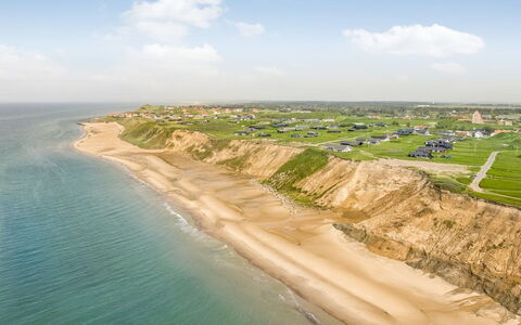 Sinnika - 75M from the Sea: Maison, Domicile, Porte, Toit, Chalet, Biens, Jardin, Ombre, Siding, Cour