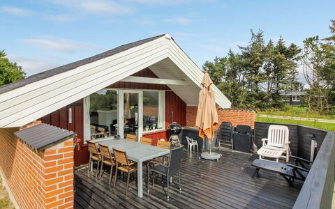 Halli - 700M from the Sea: Piscine, Ville Resort