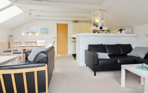 Halli - 700M from the Sea: Piscine, Ville Resort