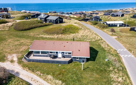 Venja - 200M from the Sea: Architecture, Toit, Domicile, Composite, Daylighting, Siding, Allée