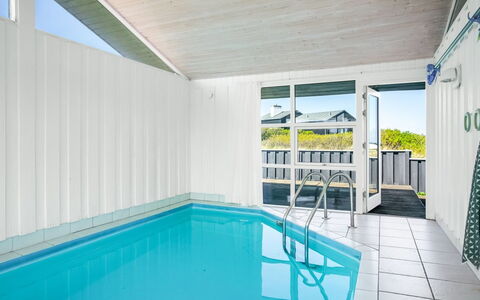Venja - 200M from the Sea: Architecture, Toit, Domicile, Composite, Daylighting, Siding, Allée