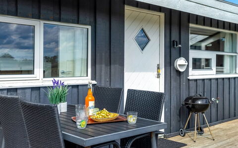 Venja - 200M from the Sea: Architecture, Toit, Domicile, Composite, Daylighting, Siding, Allée