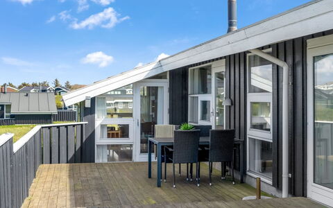 Venja - 200M from the Sea: Architecture, Toit, Domicile, Composite, Daylighting, Siding, Allée
