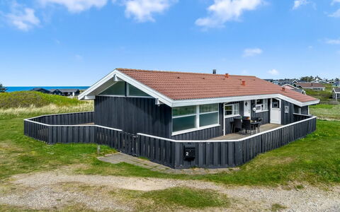 Venja - 200M from the Sea: Architecture, Toit, Domicile, Composite, Daylighting, Siding, Allée