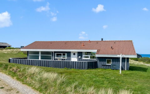 Venja - 200M from the Sea: Architecture, Toit, Domicile, Composite, Daylighting, Siding, Allée