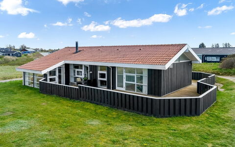 Venja - 200M from the Sea: Architecture, Toit, Domicile, Composite, Daylighting, Siding, Allée
