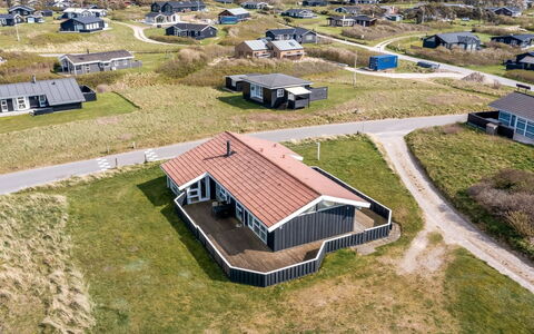 Venja - 200M from the Sea: Architecture, Toit, Domicile, Composite, Daylighting, Siding, Allée