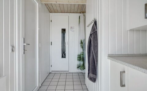 Hermund - 110M from the Sea: Bois, Chalet, Dur, Planche, Tache De Bois, Batiments Jardin, Conception, Cour, Cabane En Rondins, Arrière-Cour