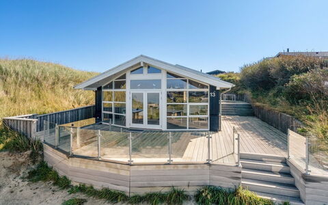 Hermande - 203M from the Sea: Meubles, Design Intérieur, Chaise, Sol, Table, Recours, Sol, Plafond, Pièce, Eco Hôtel