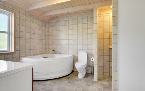 Hermande - 203M from the Sea: Meubles, Design Intérieur, Chaise, Sol, Table, Recours, Sol, Plafond, Pièce, Eco Hôtel