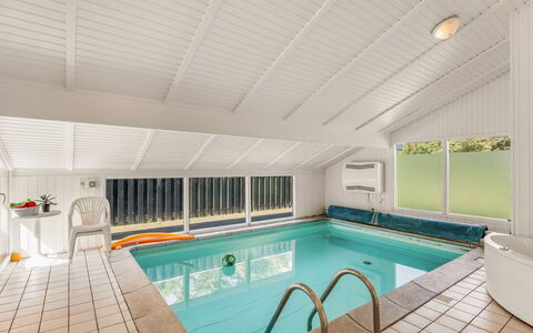 Franka - 950M from the Sea: Sol, Sol, Plafond, Design Intérieur, Meubles, Recours, Piscine, Chaise, Hôtel, Conception