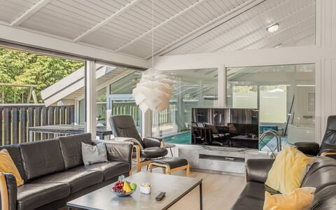 Franka - 950M from the Sea: Design Intérieur, Plafond, Canapé, Bois, Sol, Meubles, Sol, Salon, Éclairage
