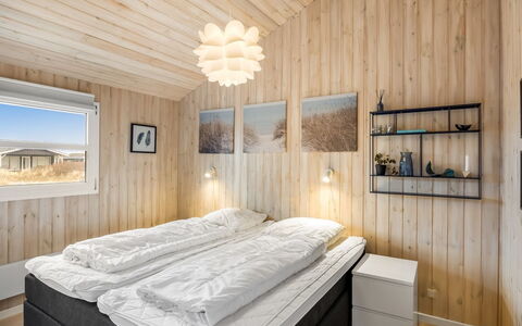 Zafirka - 364M from the Sea: Bois, Chambre, Plafond, Lit, Literie, Drap De Lit, Cadre De Lit, Gelé, Calotte Glaciaire, L'Hiver
