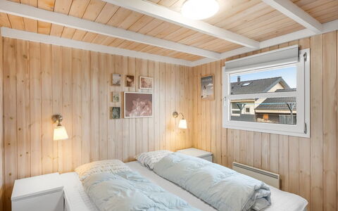 Zafirka - 364M from the Sea: Bois, Chambre, Design Intérieur, Plafond, Domicile, Sol, Lit, Sol, Pièce, Dur