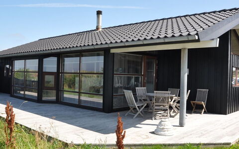 Sigvalda - 250M from the Sea: Bois, Toit, Porte, Porche, Chalet, Ombre, Structure En Plein Air, Batiments Jardin, Matériau Naturel, Siding