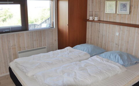 Sigvalda - 250M from the Sea: Lit, Chambre, Bois, Sol, Sol, Drap De Lit, Design Intérieur, Meubles, Literie, Cadre De Lit