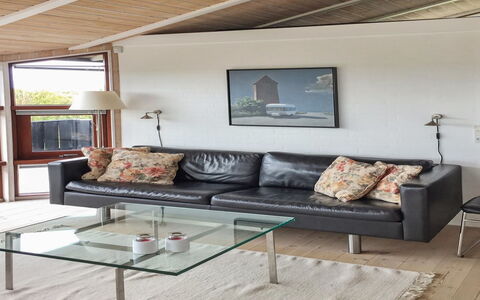 Sigvalda - 250M from the Sea: Meubles, Canapé, Sol, Bois, Design Intérieur, Sol, Salon, Table, Éclairage, Table Basse