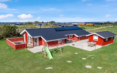 Skrallan - 400M from the Sea: Architecture, Toit, Domicile, Composite, Daylighting, Siding, Allée