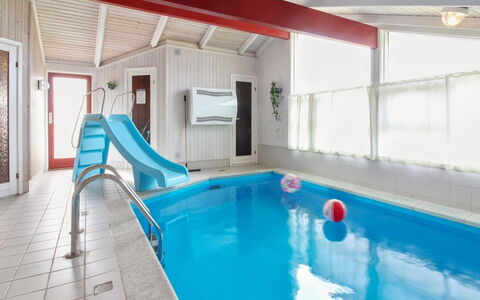 Skrallan - 400M from the Sea: Sol, Sol, Design Intérieur, Plafond, Recours, Piscine, Hôtel, Rideau, Plante D'Appartement