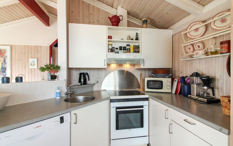 Skrallan - 400M from the Sea: Cuisine, Appareil De Cuisine, Comptoir, Design Intérieur, Principaux Appliance, Bois, Sol, Plafond, Meubles, Cabinetry