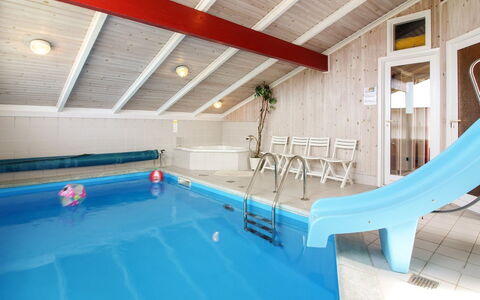 Skrallan - 400M from the Sea: Piscine, Recours, Hôtel, Eco Hôtel, Centre De Loisirs