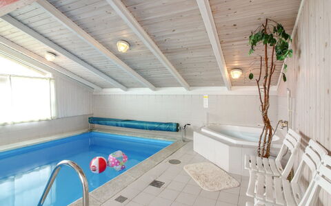 Skrallan - 400M from the Sea: Meubles, Sol, Sol, Design Intérieur, Recours, Plafond, Piscine, Hôtel, Chaise, Tache De Bois