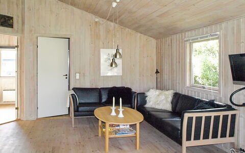 Tia - 900M from the Sea: Bois, Toit, Architecture, Domicile, Maison, Chalet, Siding, Dur, Pente, Biens