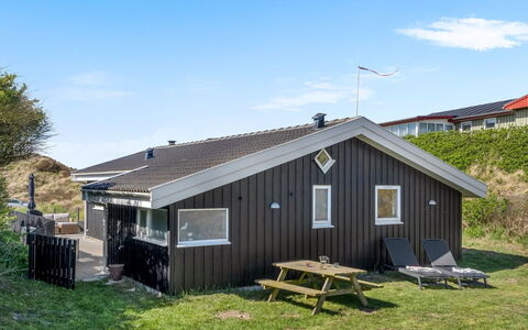 Idalia - 125M from the Sea: Bâtiment, Maison, Bois, Domicile, Toit, Chalet, Zone Résidentielle, Arbuste, Architecture