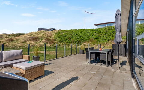 Idalia - 125M from the Sea: Bleu, Arbuste, Chalet, Couverture De Sol, Jardin, Biens, Ombre, Aménagement Paysager, Ferme, Eco Hôtel